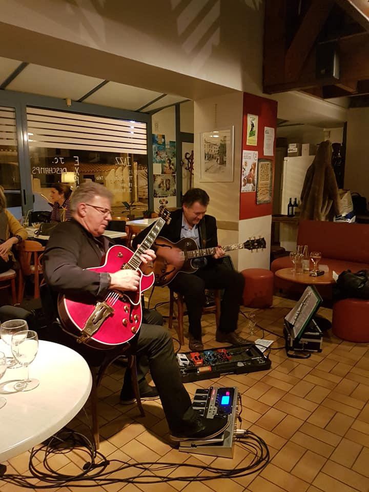 Samedi 19 janvier 2019, DJAZ WEST DUO se produisait en concert au bar jazz Les Alizés à St Gilles-Croix-de-Vie (85). Un grand merci à Nicole et Florence !