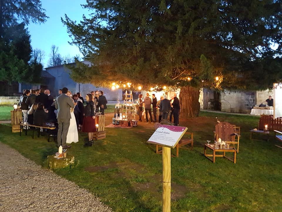 Samedi 23 février 2019, SAMOVAR SWING TRIO intervenait à l'Abbaye de Fontdouce, St-Bris-des-Bois (17) pour l'animation du cocktail de mariage de Lorène et Maxime !
