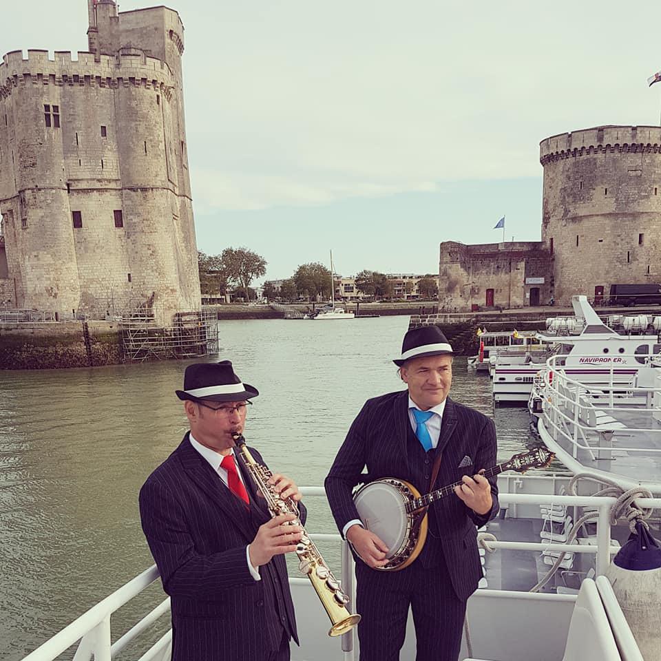 Vendredi 14 juin 2019, le groupe ONLY NEW JAZZ BAND était en formule Duo Banjo et Saxophone Soprano, à la Rochelle à bord du navire L'Espérance 1, pour une soirée de l'ECOA (Ecole du Centre Ouest des Avocats) !