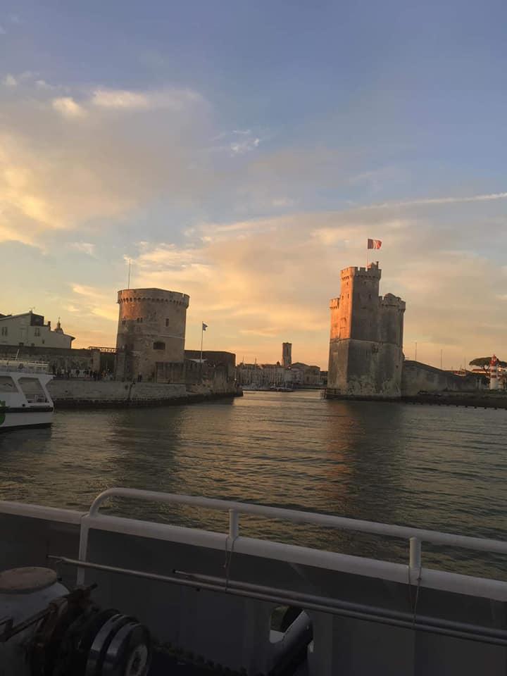 Jeudi 20 juin 2019, le groupe SAMOVAR SWING DUO était à bord du navire L'Espérance 1 à la Rochelle (17), pour l'animation musicale d'un cocktail d'entreprise. Remerciements au Staff du bateau et à Laurent Chabot !