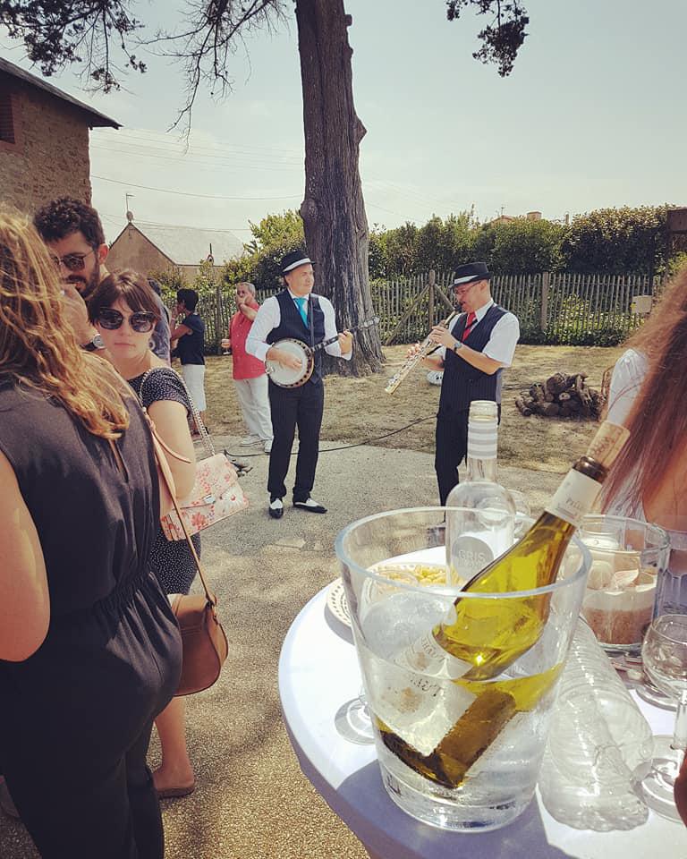 Ce dimanche 30 juin, le groupe ONLY NEW JAZZ BAND était en formule Duo à La Salorge à Olonne -sur-Mer (85), pour le cocktail du mariage d'Emmanuelle et Victor !