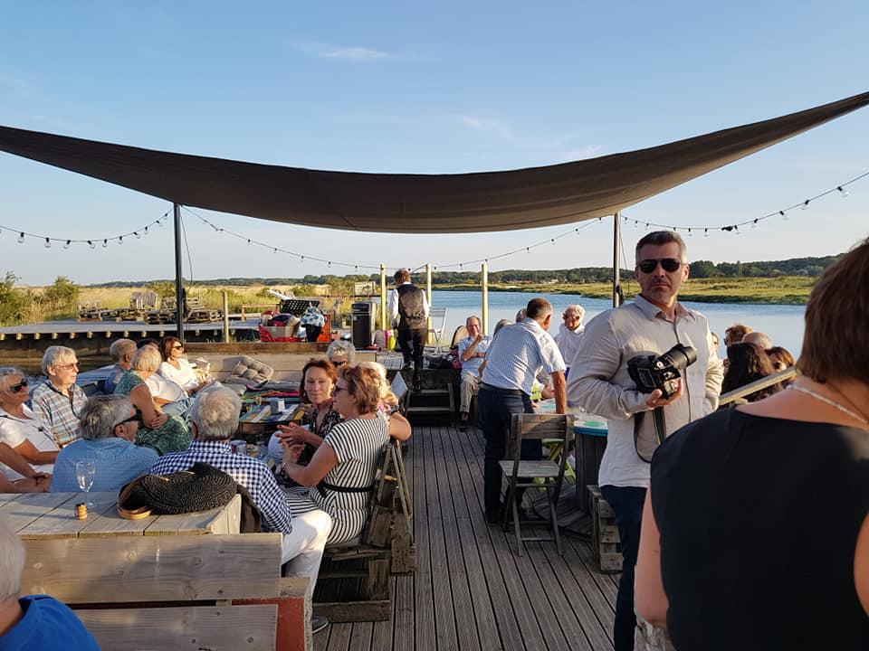 Mercredi 03 juillet 2019, le groupe SAMOVAR SWING TRIO se produisait en bord de mer au restaurant LA CABANE à Brem-sur-Mer (85), pour l'animation musicale d'un repas d'anniversaire !