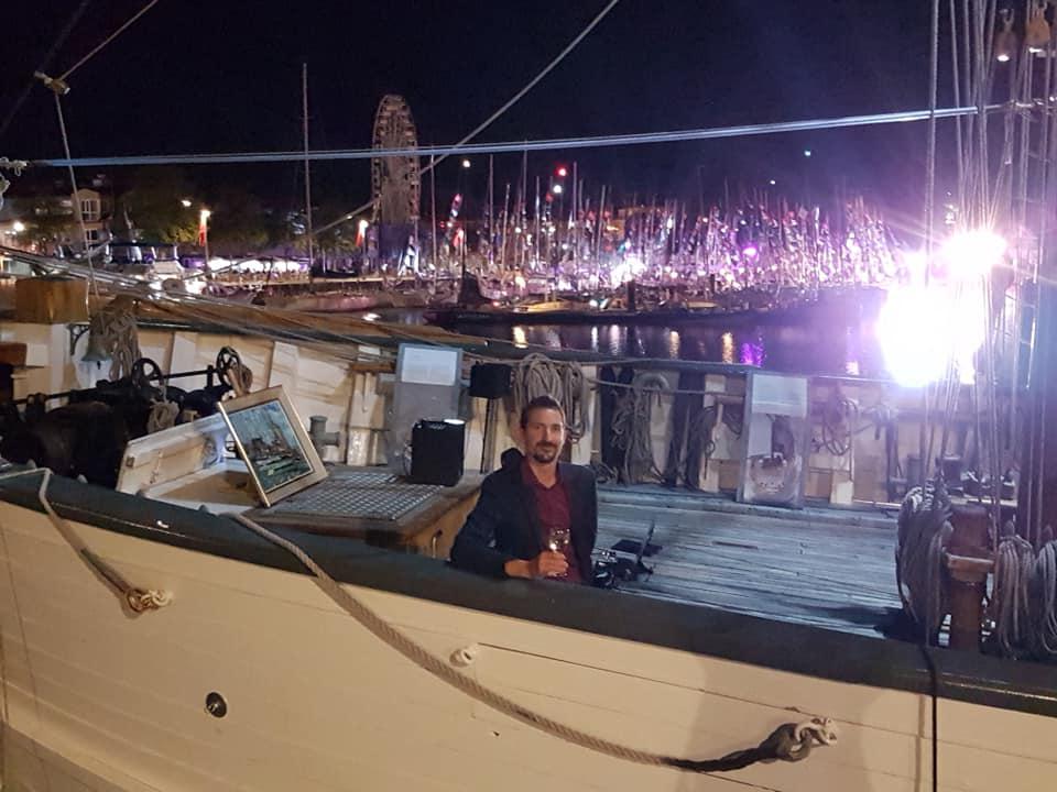 Jeudi 19 septembre 2019, le groupe SWINGIN' THE POP était en formule Duo sur le voilier Le Français à La Rochelle (17), pour un cocktail d'entreprise !