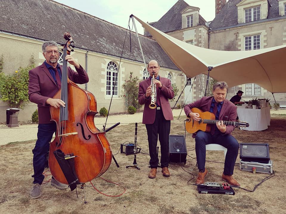 Samedi 21 septembre 2019, le groupe SAMOVAR SWING TRIO était au Domaine des Lys à Ancenis (44), pour le cocktail de mariage de Coraline et Nicolas !