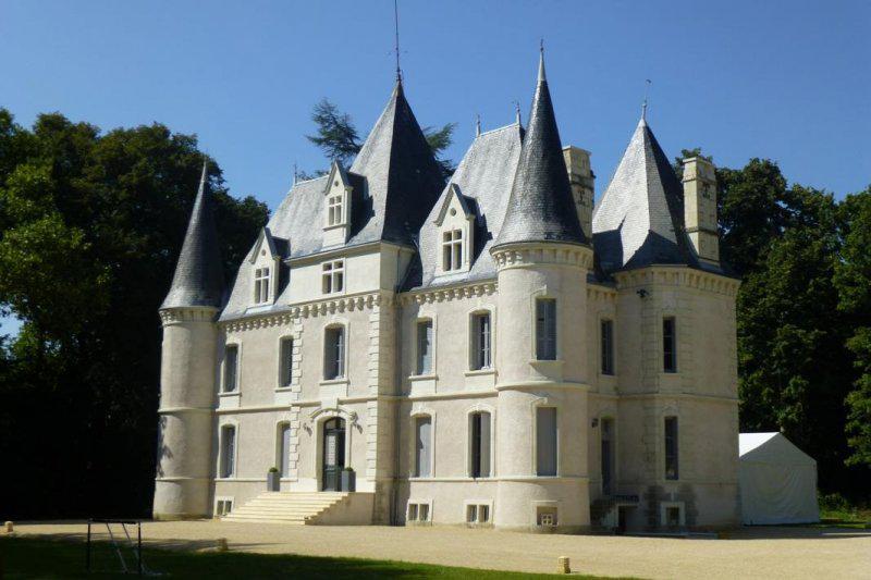 Le samedi 25 et dimanche 26 janvier 2020, le groupe LOISELLE était de 10h à 19h au Salon du Mariage OUI POUR LA VIE au Château de Baillant à Vendeuvre du Poitou (86) !