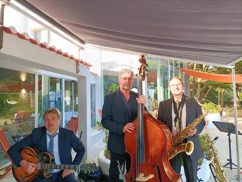 Jeudi 10 juin 2021, le groupe JAZZIN' TOWN était en formule Trio à l'hôtel Punta Lara sur l'île de Noirmoutier, pour l'animation d'un cocktail d'entreprise (Ets Néholys) !