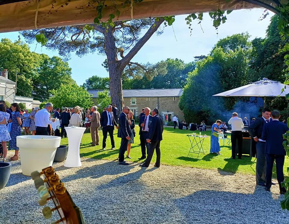 Samedi 12 juin 2021, le groupe SAMOVAR SWING TRIO était au Château de la Pigossière à Pont-Saint-Martin (44), pour l'animation d'un cocktail de mariage !
