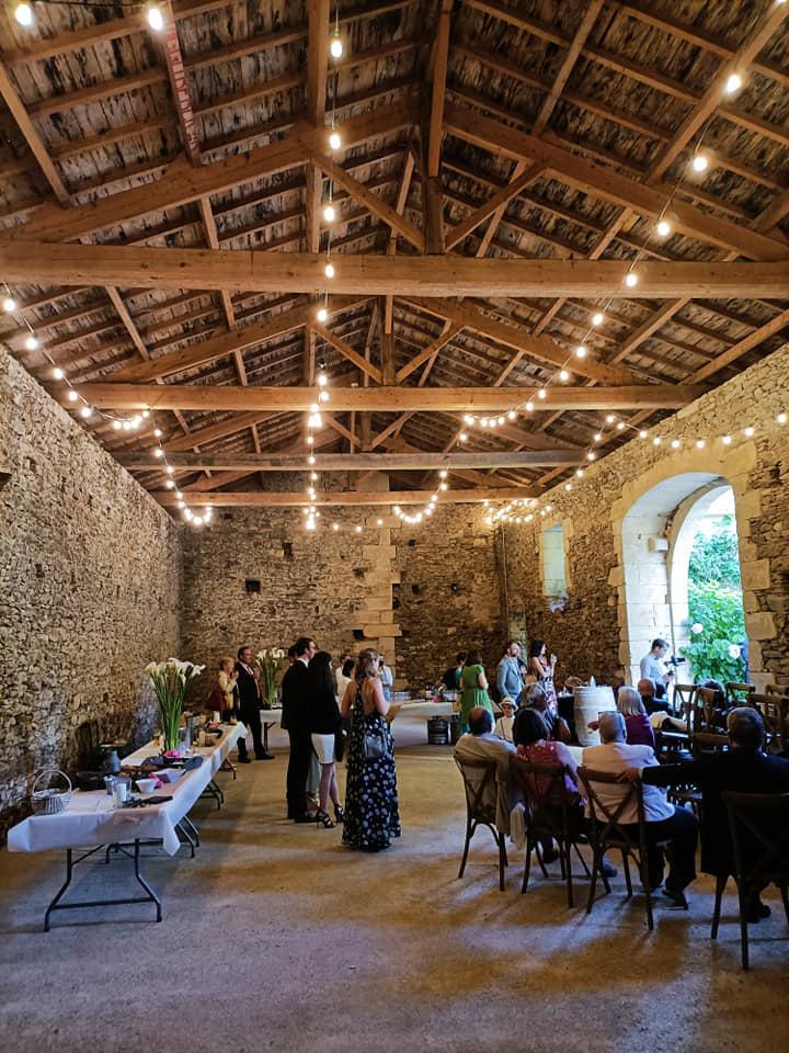 Samedi 19 juin 2021, le groupe SAMOVAR SWING TRIO était au Château de la Citardière à Mervent (85), pour l'animation d'un cocktail de mariage !