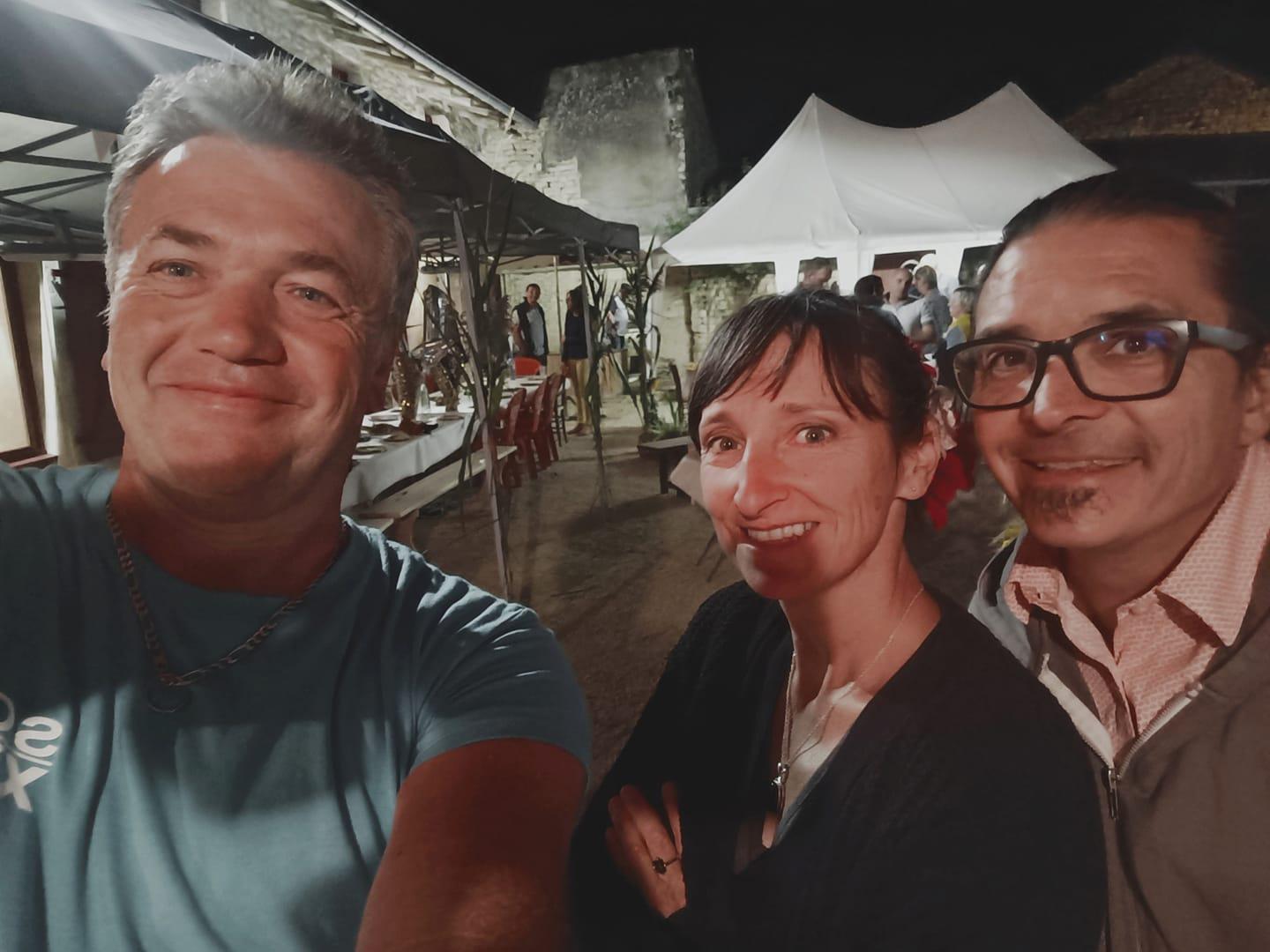 Samedi 28 août 2021, le groupe LOISELLE était en formule Trio à Cuhon (86), pour l'animation d'un cocktail de mariage !