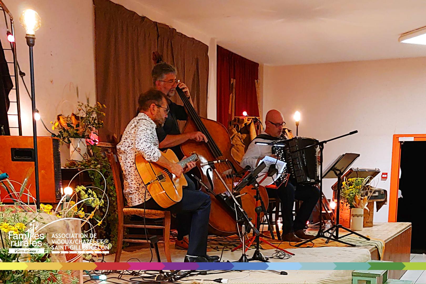 Samedi 25 septembre 2021, le groupe ANOUMAN SWING TRIO était à Vigoux (36) dans le cadre d'un Dïner-Concert Jazz. Merci à l'association d'actions sociales, culture et loisirs des communes de Vigoux Chazelet Saint-Gilles et Celon (36) !