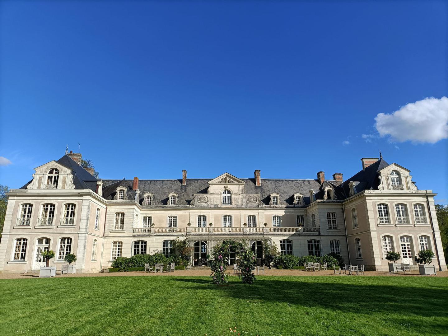 Samedi 09 avril 2022, le groupe SAMOVAR SWING TRIO était au Château de Briottières à Champigné (49), pour animer le cocktail de mariage d’Hélène et Zijie !