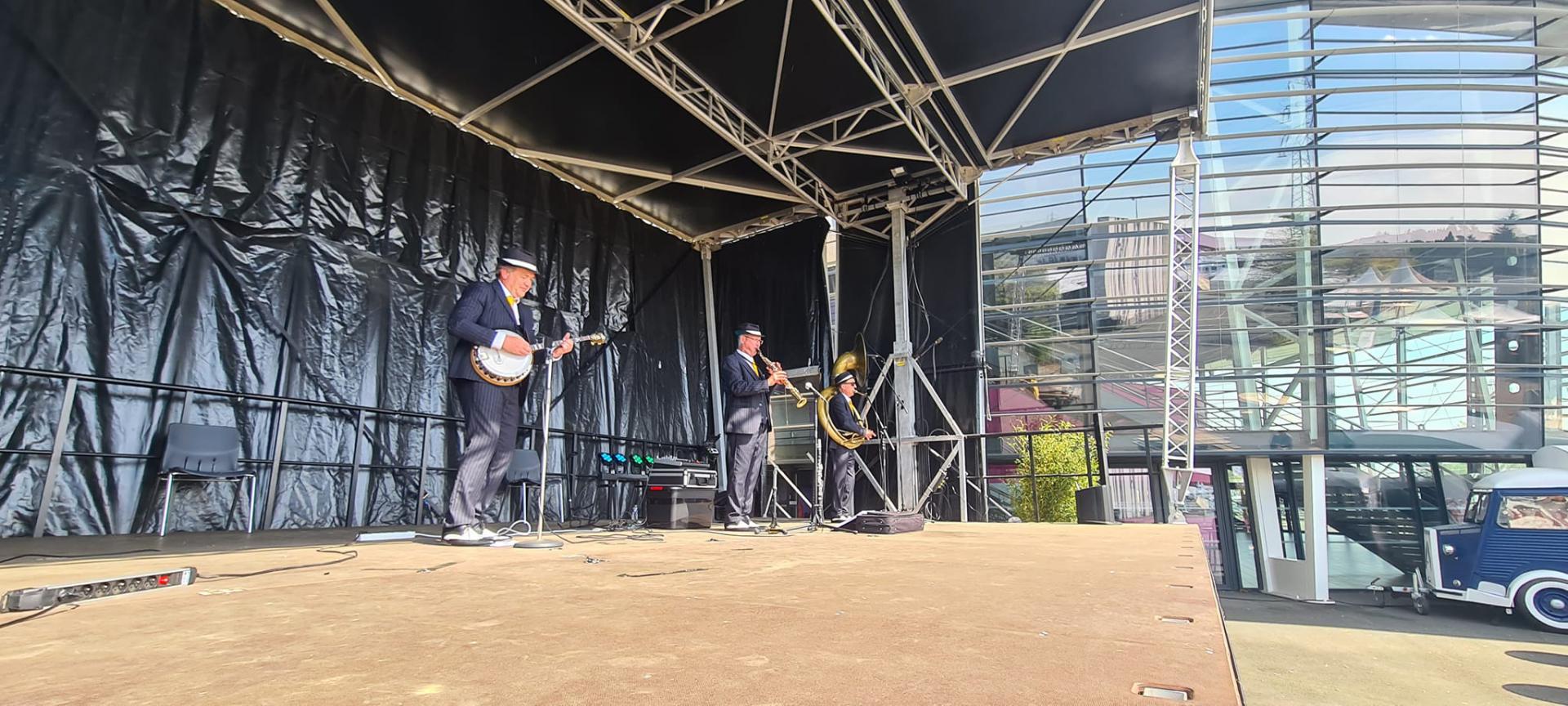 Vendredi 22 avril 2022, le groupe ONLY NEW JAZZ BAND était en formule Trio au Parc des Expositions à Angers de 16h à 19h, dans le cadre de la Foire d'Angers 2022 !
