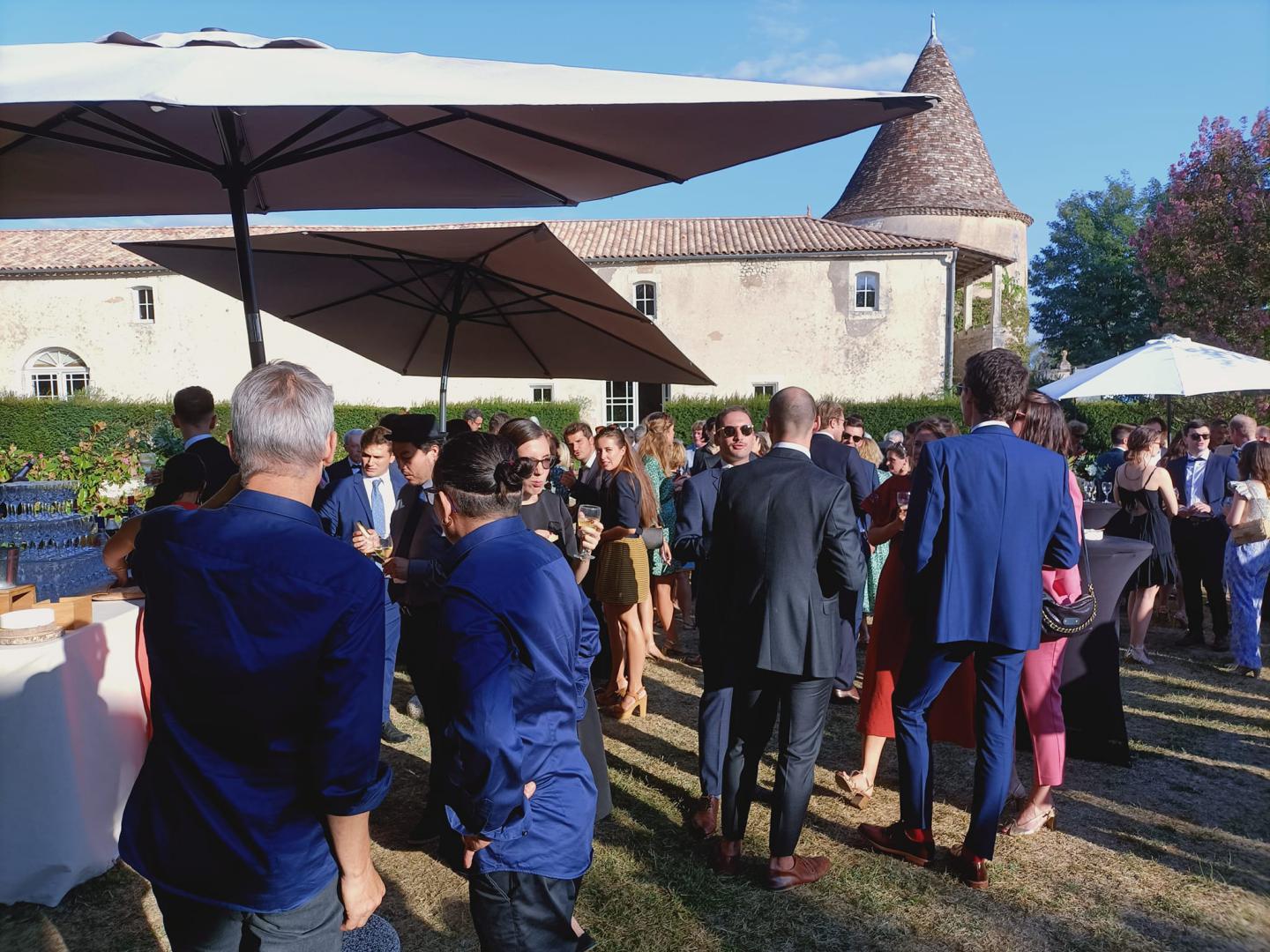 Samedi 03 septembre 2022, le groupe SAMOVAR SWING 4TET était au Château de Puyrigault à Léoville (17), pour l'animation du cocktail de mariage d'Emile et Quentin !