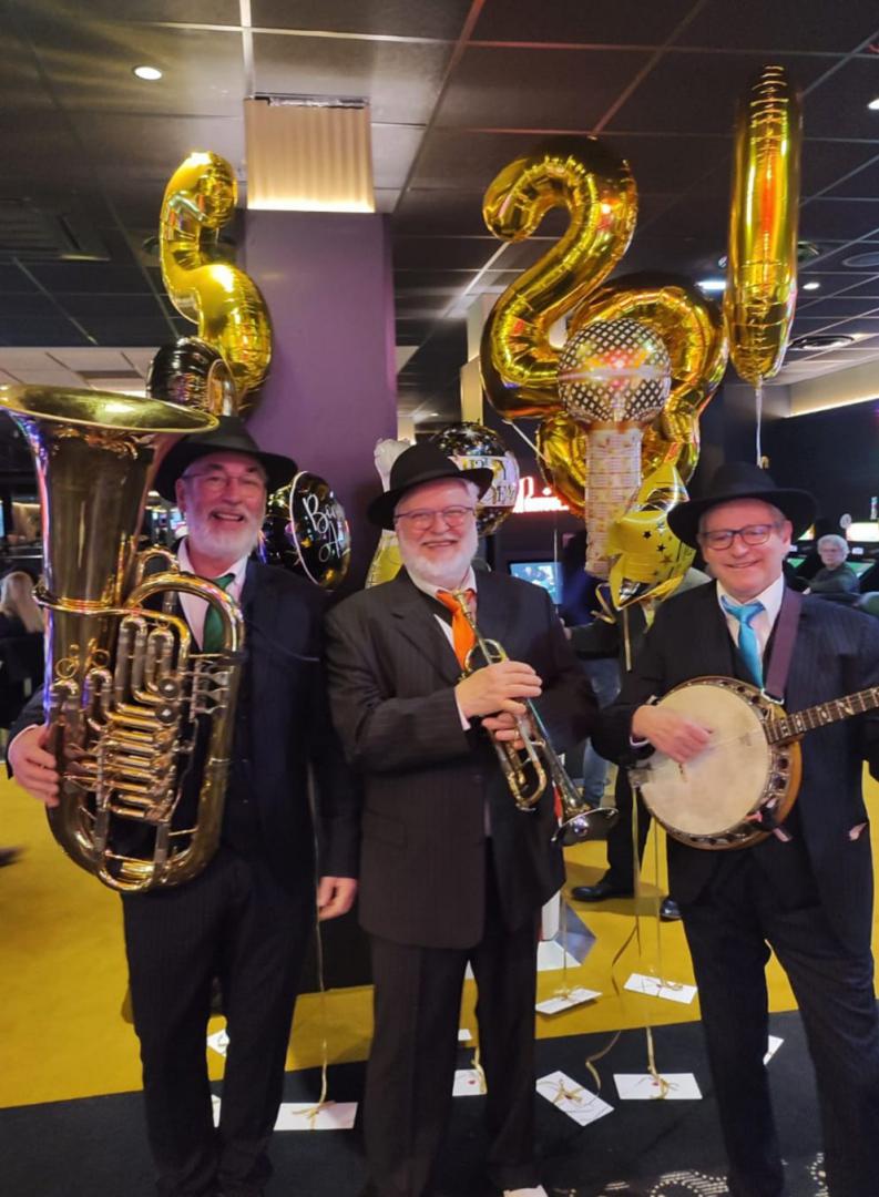 Jeudi 19 janvier 2023, la 2ème équipe du groupe ONLY NEW JAZZ BAND était en formule Trio au Casino Partouche de Pornichet (44), pour la soirée des voeux 2023 !